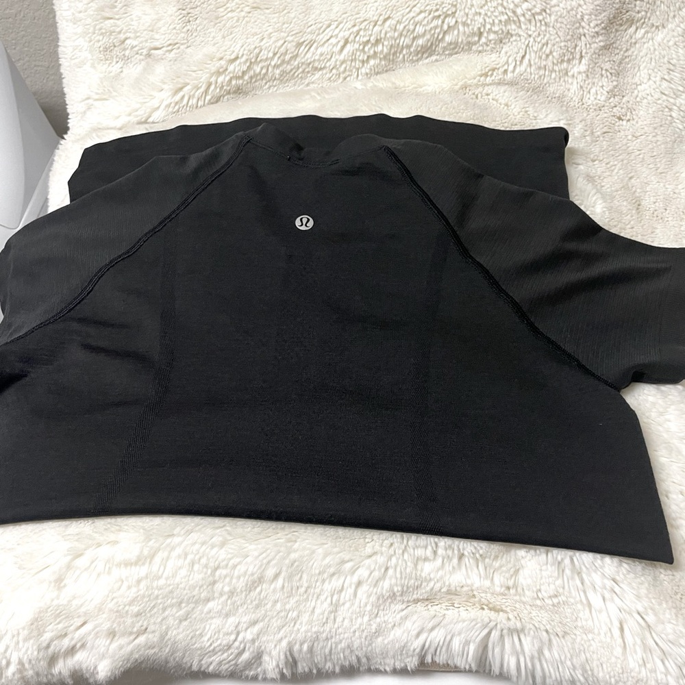 Women’s Lululemon top